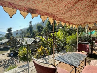 cheap and best place to stay in Rishikesh